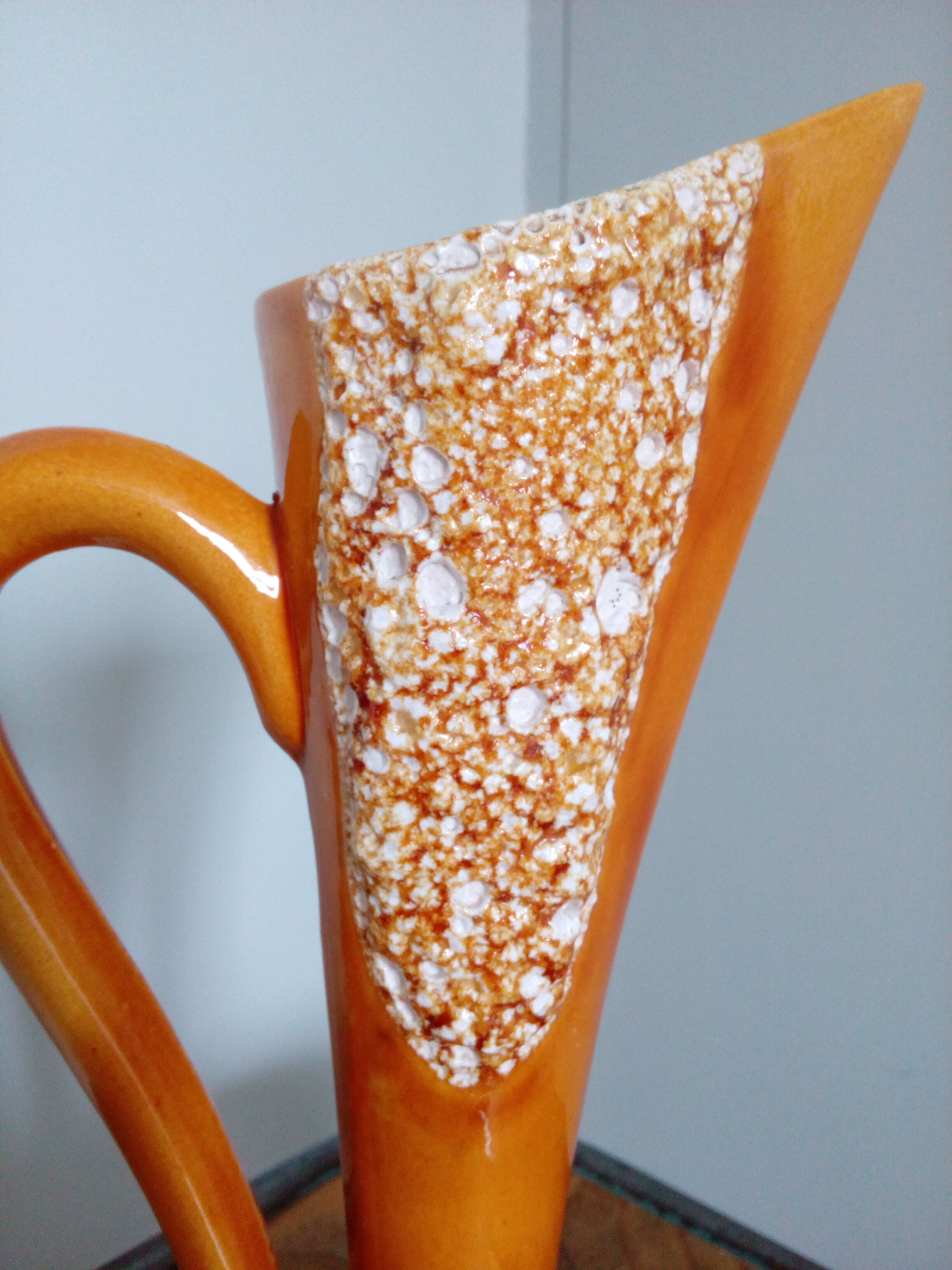 Vase soliflore jaune doré décor fat lava ou écume de mer