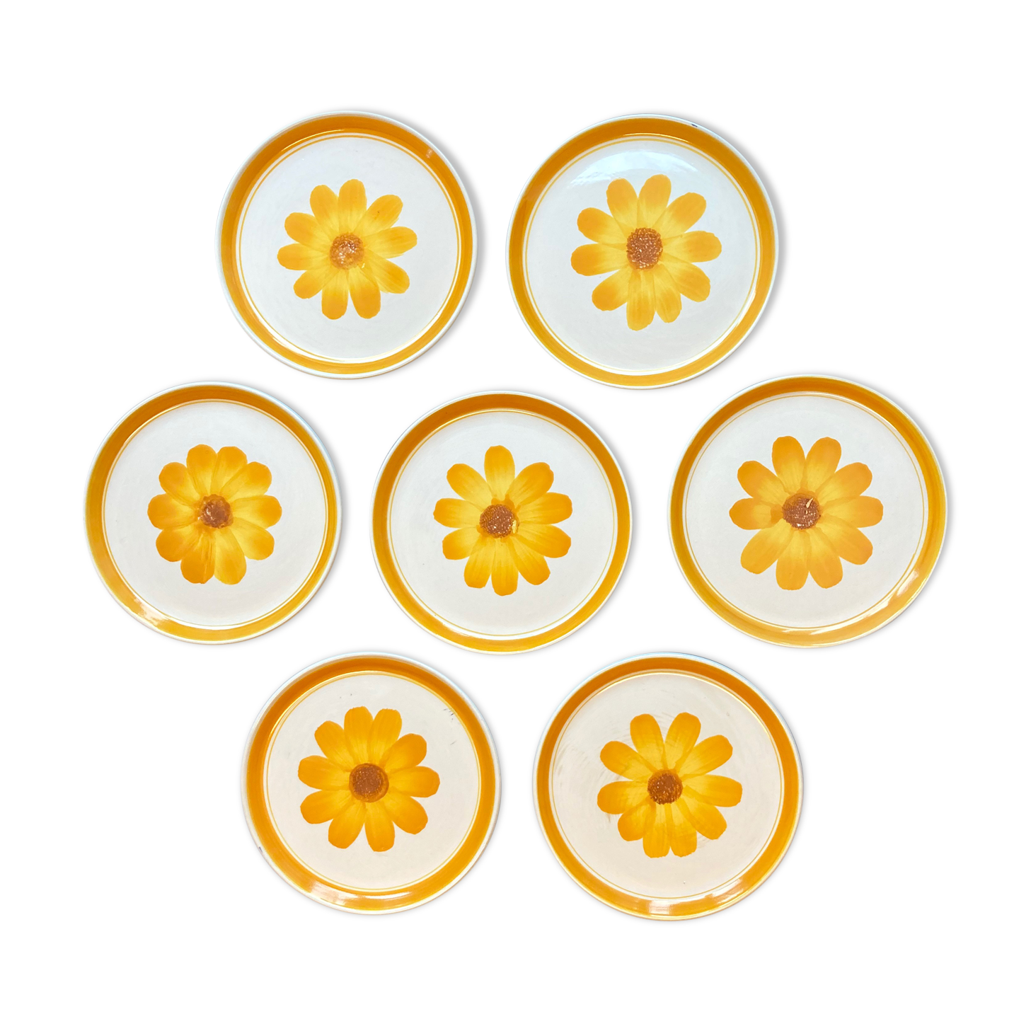 Seven vintage flower power plates