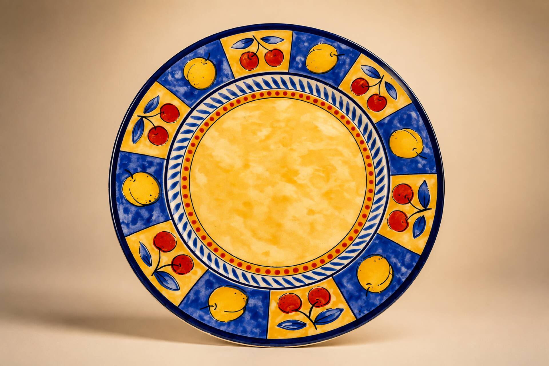Assiette décorative Ligne Hôtesse signée Palluy – Citrons & Cerises