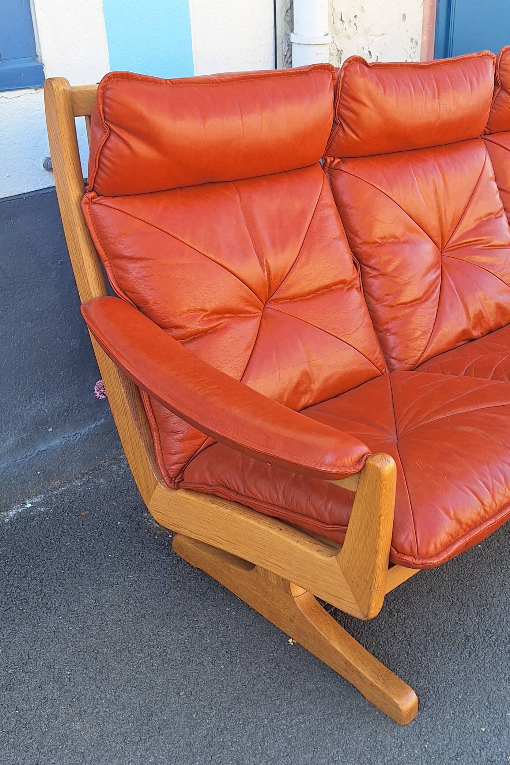 Scandinavian bench in wood and leather by Soda Galvano for Liebe Mobel