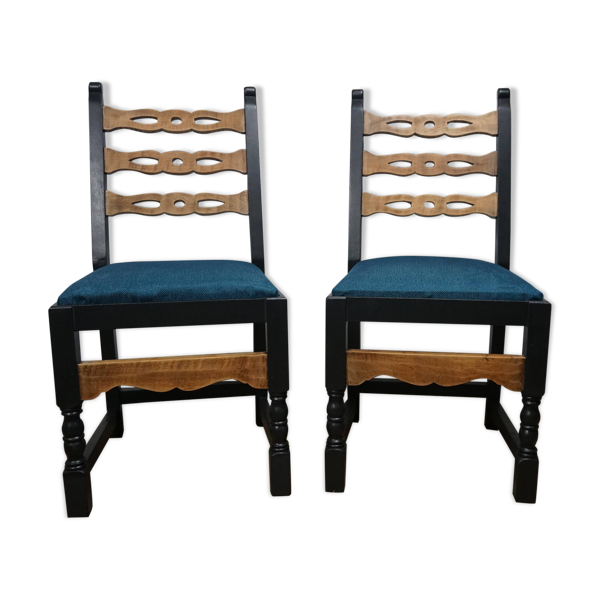 Paire de chaises brutalistes en bois relookée en noir assise tissu vert canard