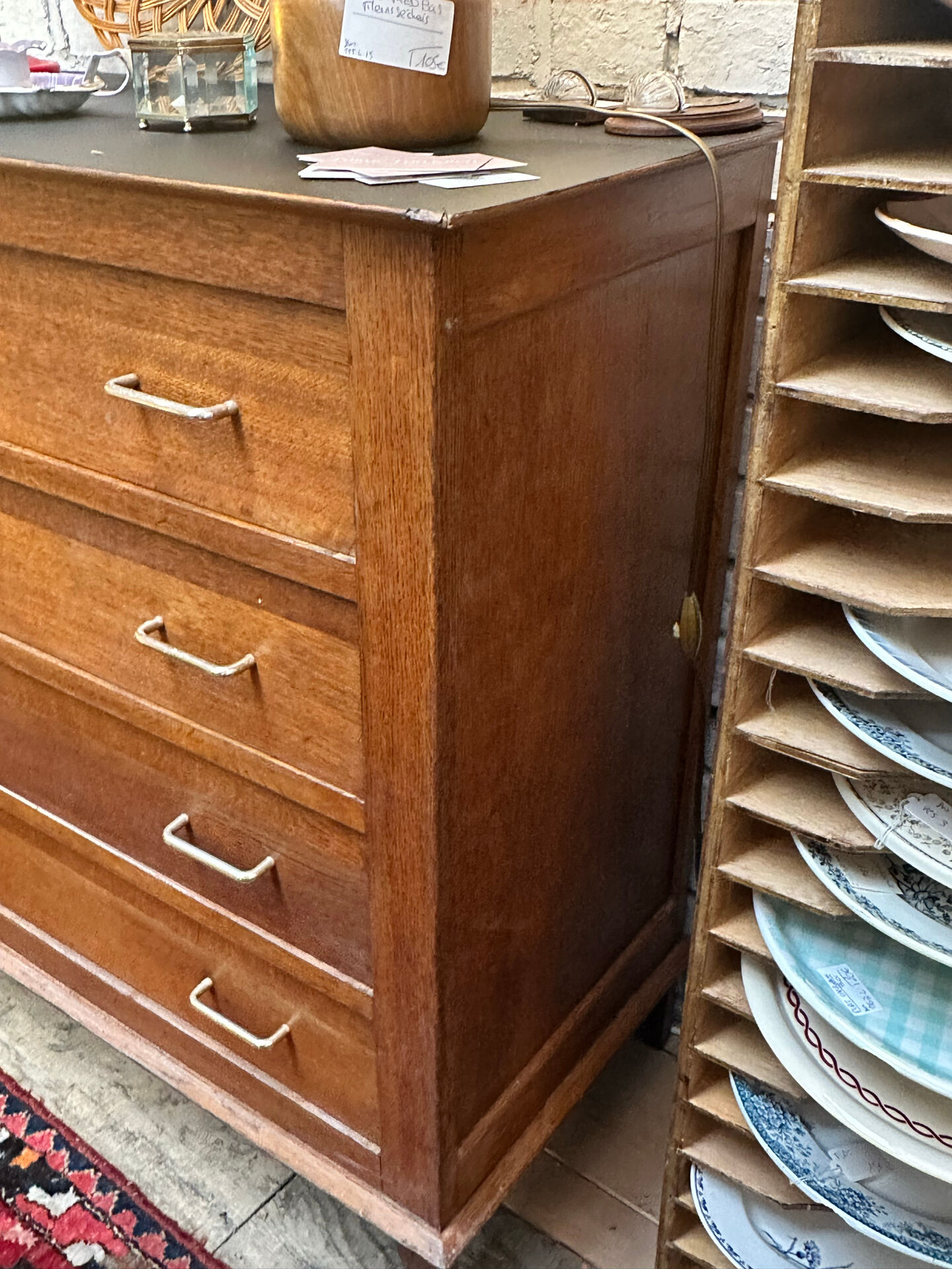 Commode vintage