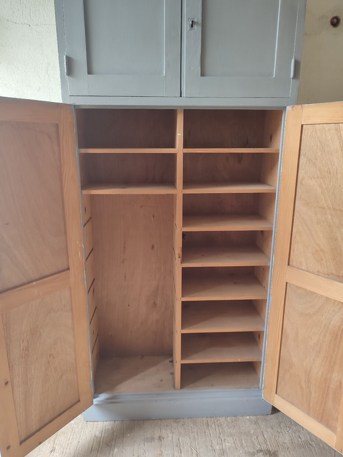 Armoire parisienne
