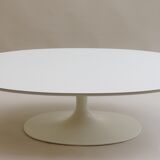 Table basse tulipe ovale blanche des années 1960 par Maurice Burke pour Arkana Uk
