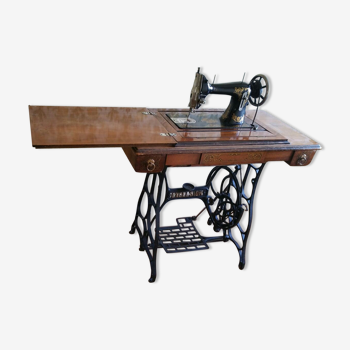 Machine sewing old excelsior