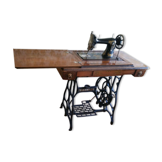 Machine sewing old excelsior