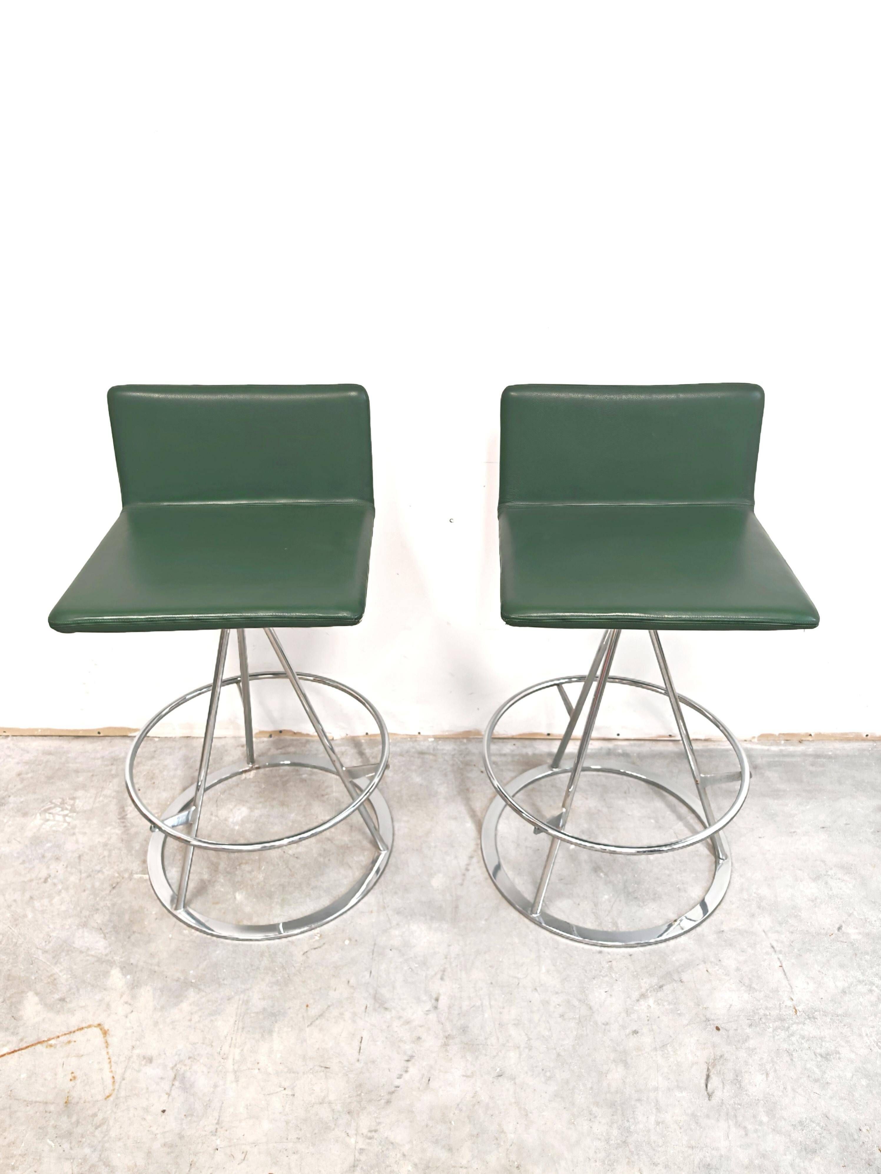 Pair of Dania bar stools in leather by Salvati & Tresoldi for Saporiti.