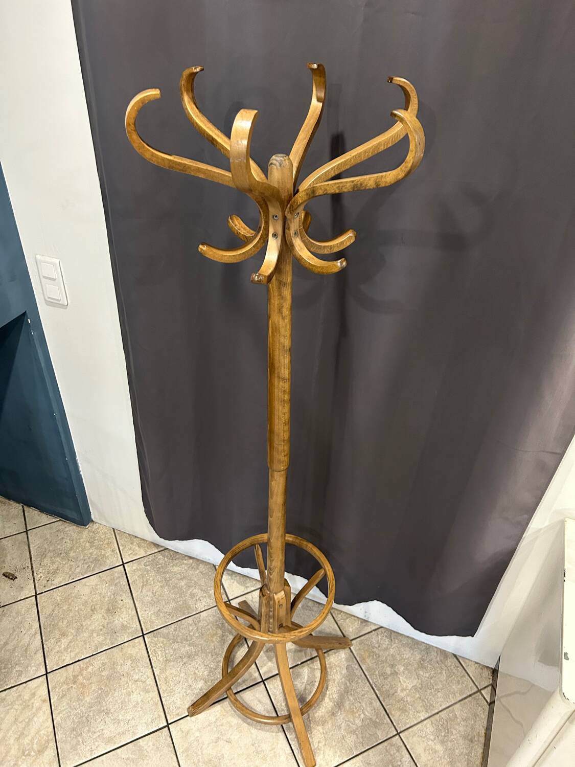 Baumann style 1960 swivel parrot coat rack in curved wood