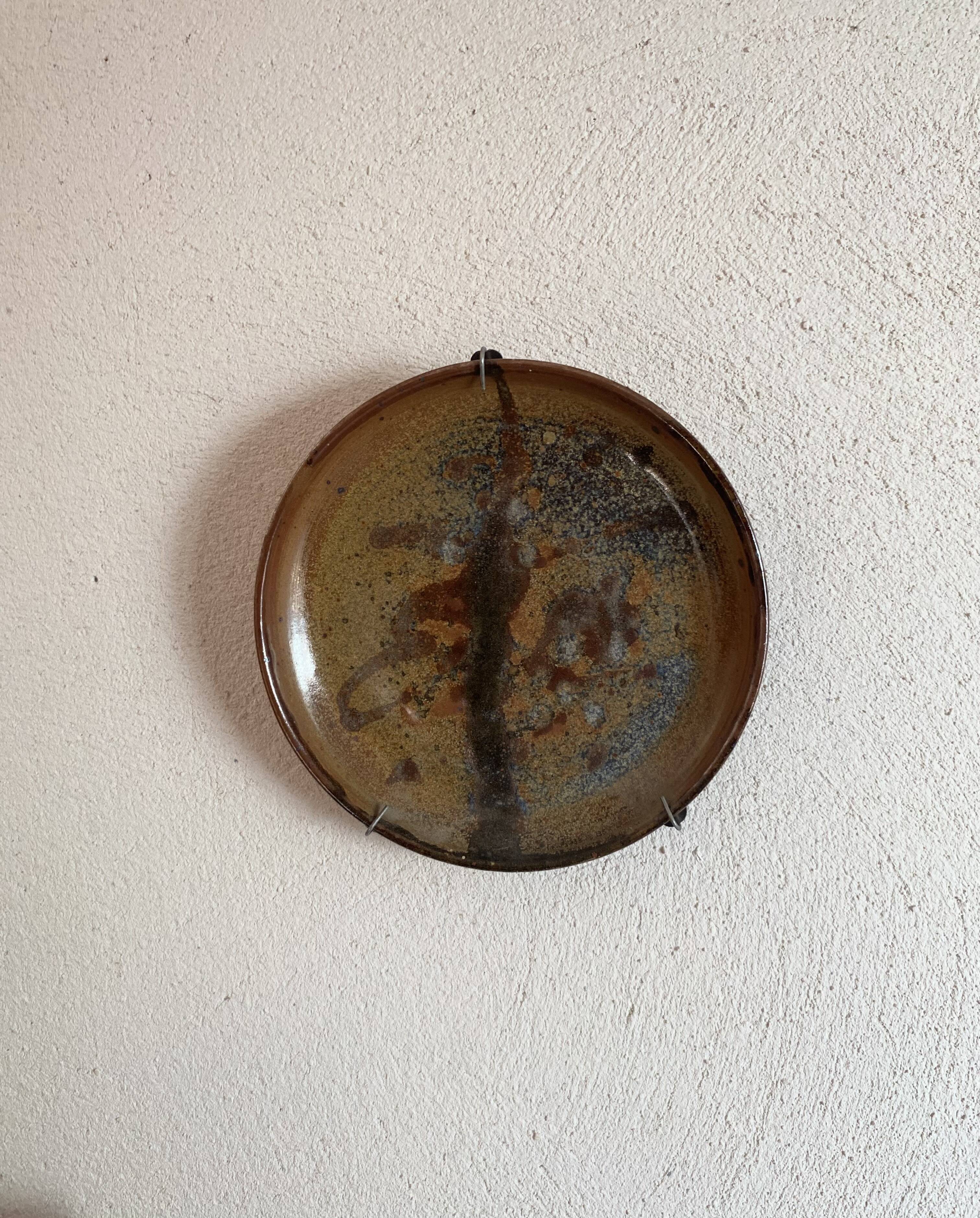 Ceramic wall plate