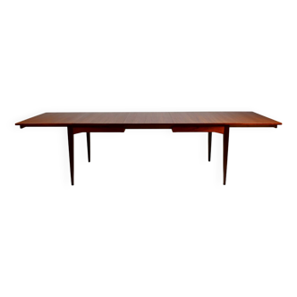 Grande table à manger en teck. Années 1960