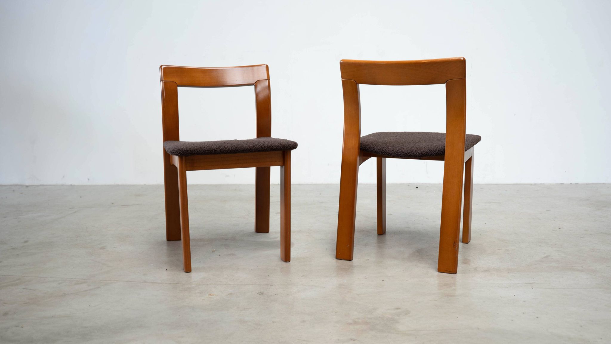 Set of six sculptural Italian dining chairs by Mobil Girgi