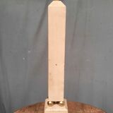 Obelisk-shaped lamp