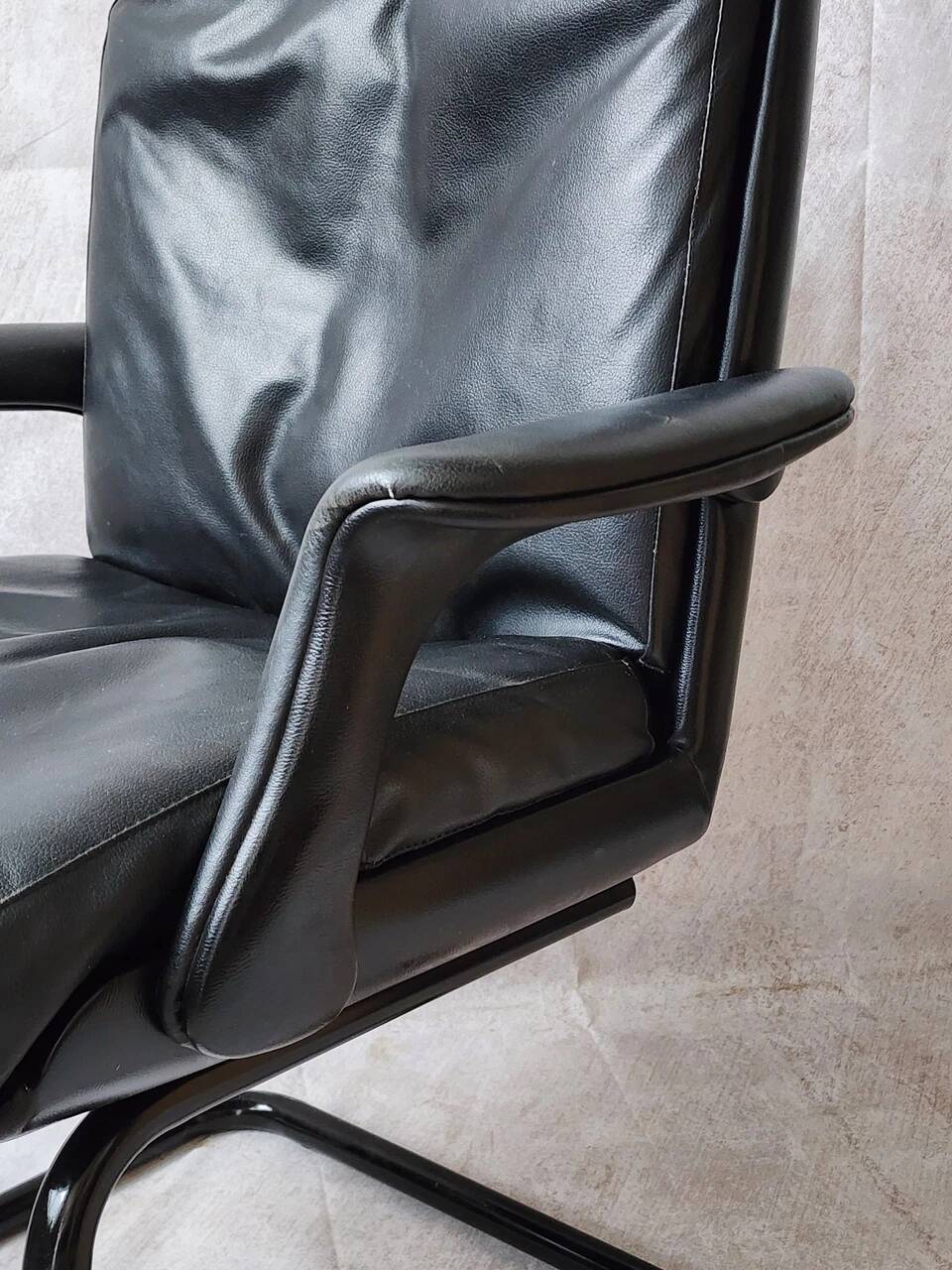 Cantilever office chair