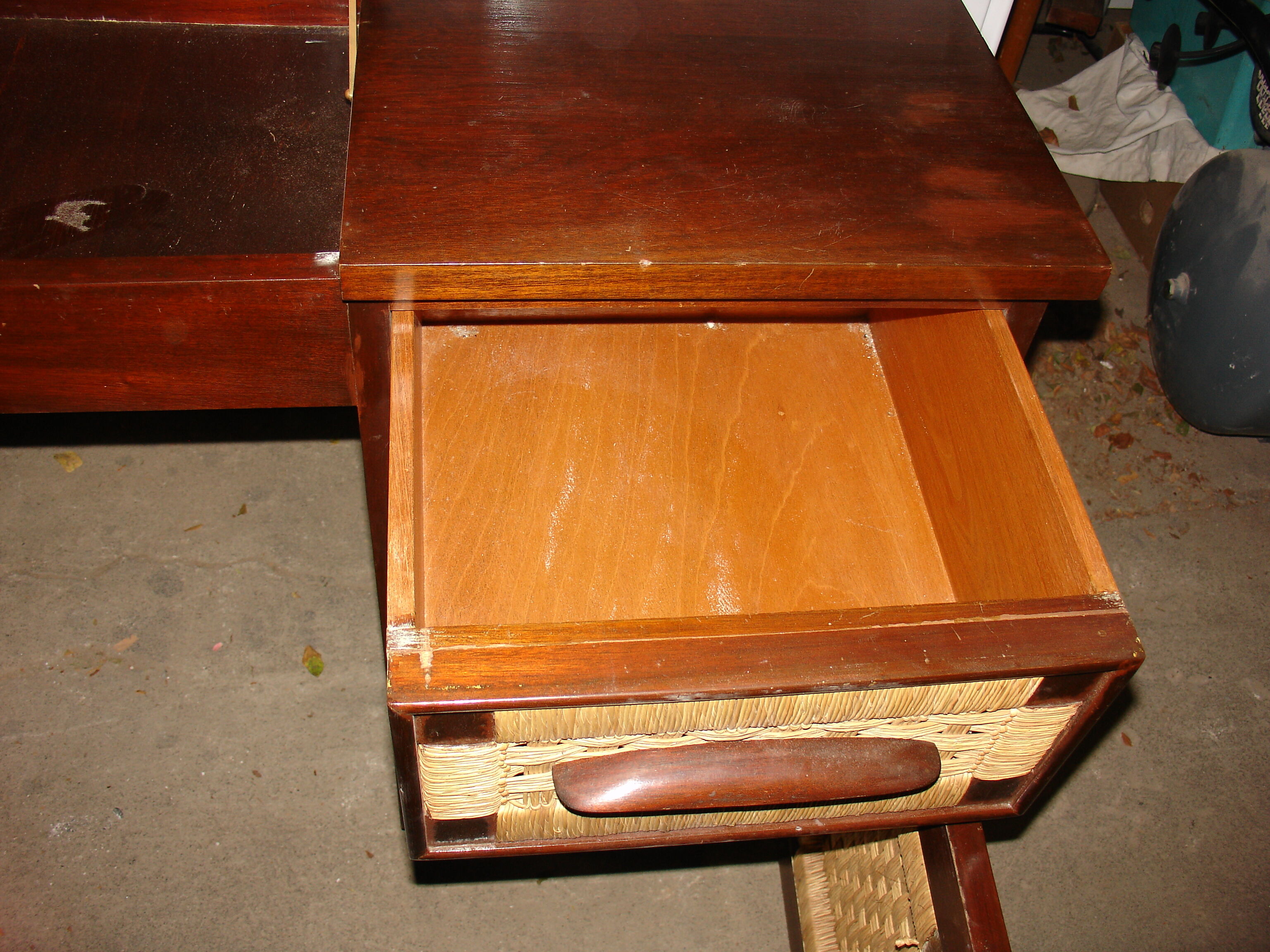 Dressing table in mahogany and straw, made in Mexico in 1959