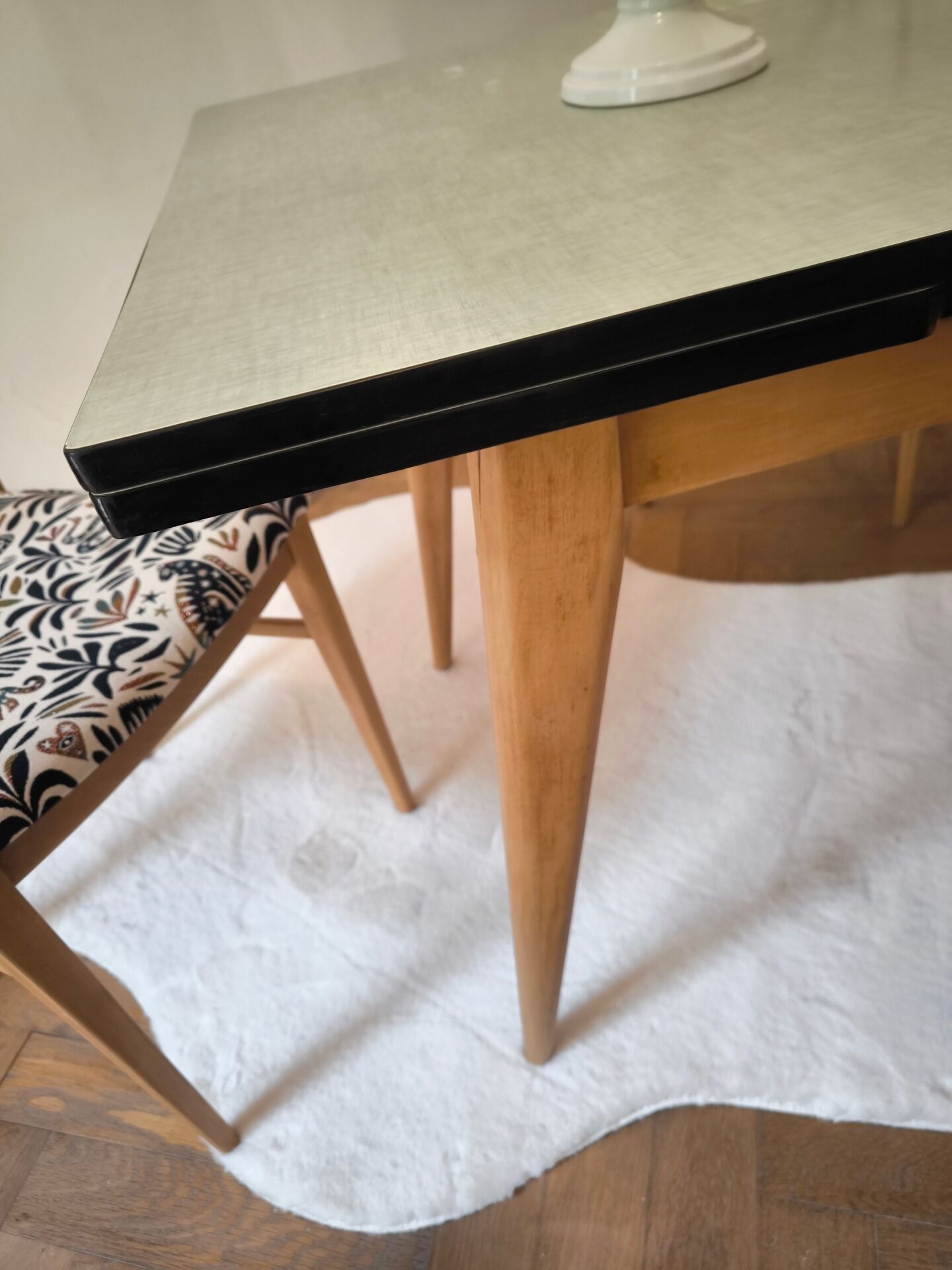 Vintage table in aqua Formica with extensions – Wooden legs