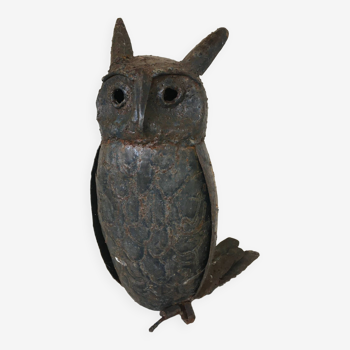 Iron sculpture: the owl