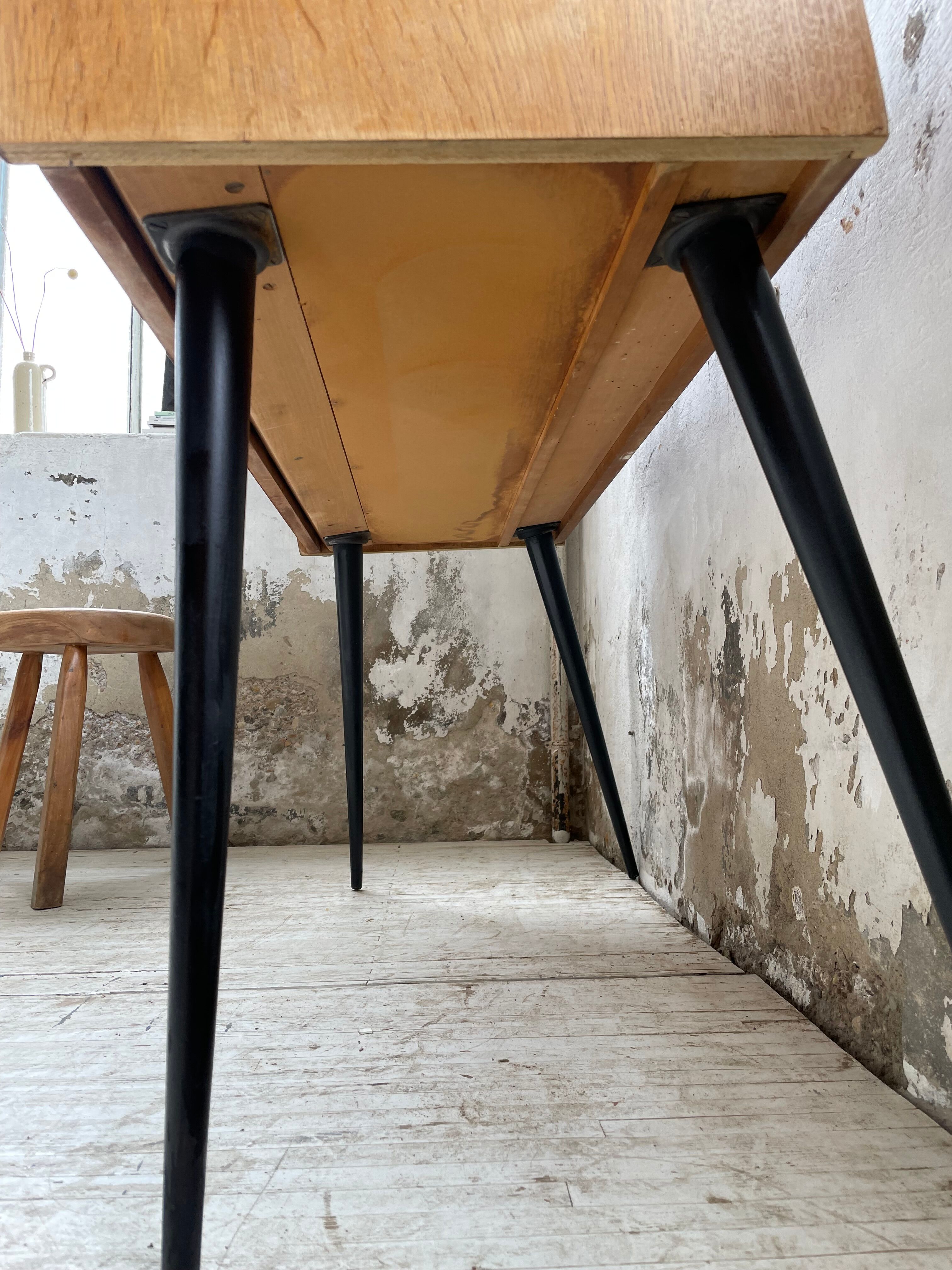 Console desktop feet compass 60s