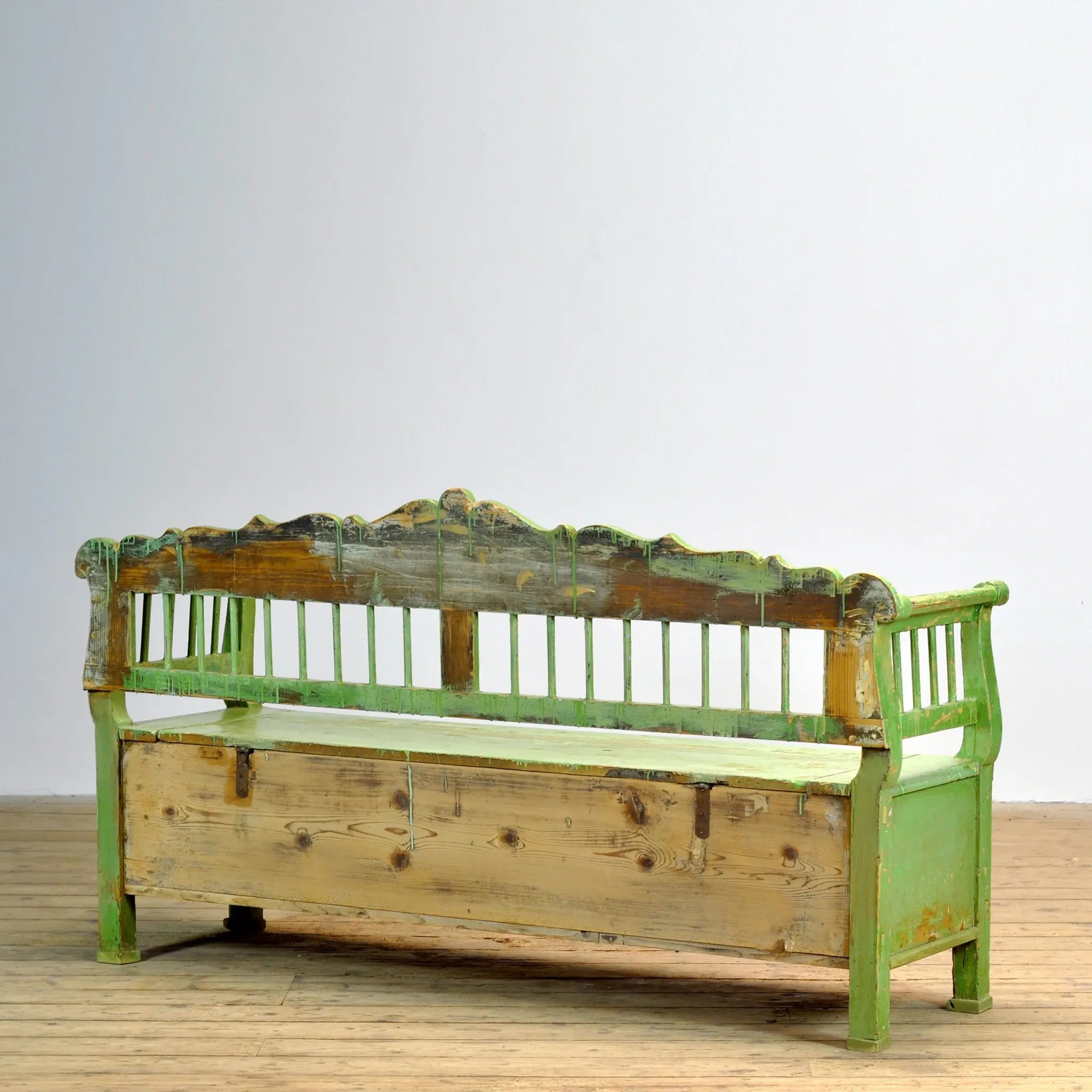Banc en pin ancien avec rangement, années 1900
