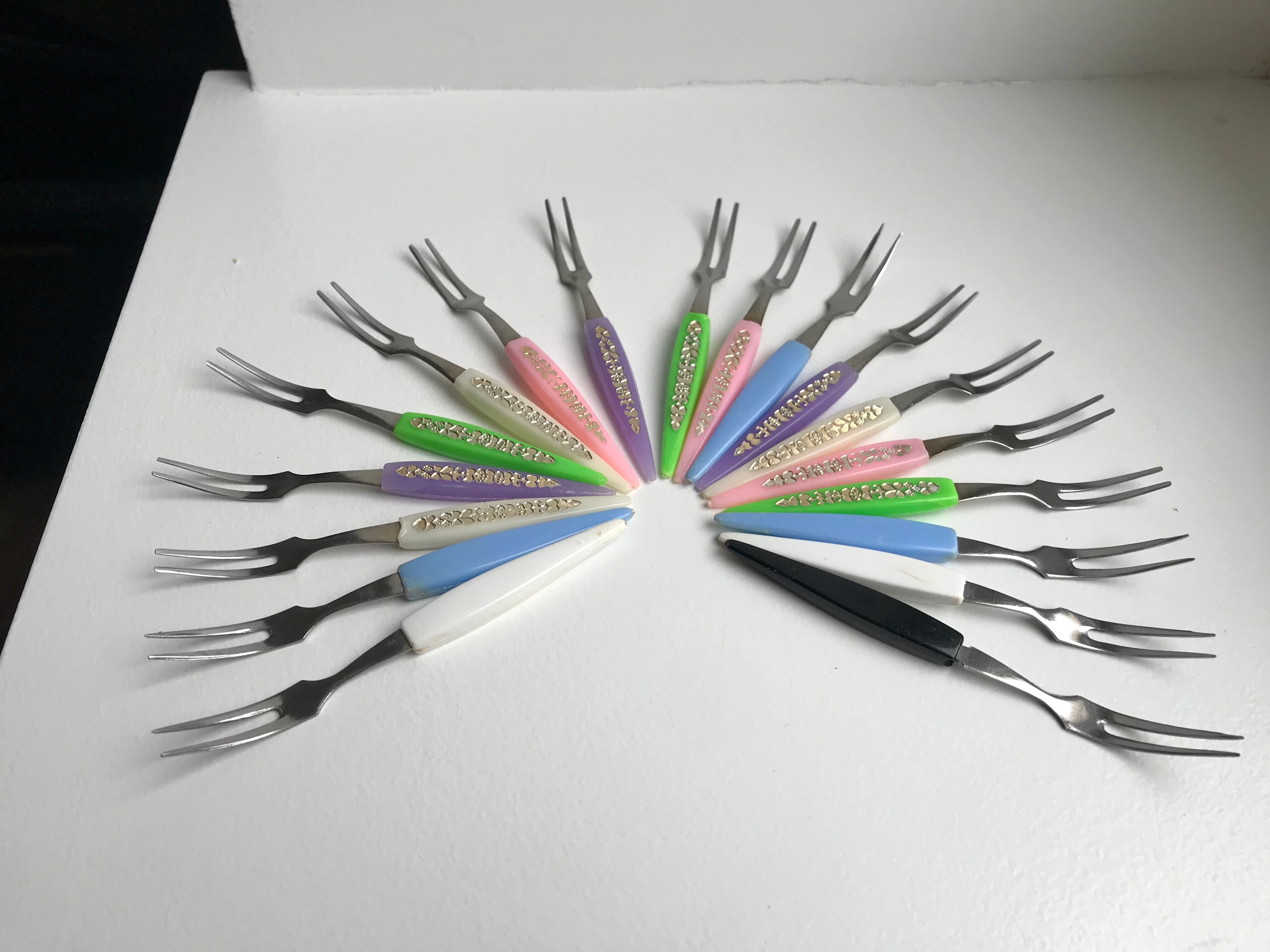 Set of 18 mini forks fruit aperitif 70s