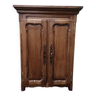 Petite armoire de poupée, artisanale