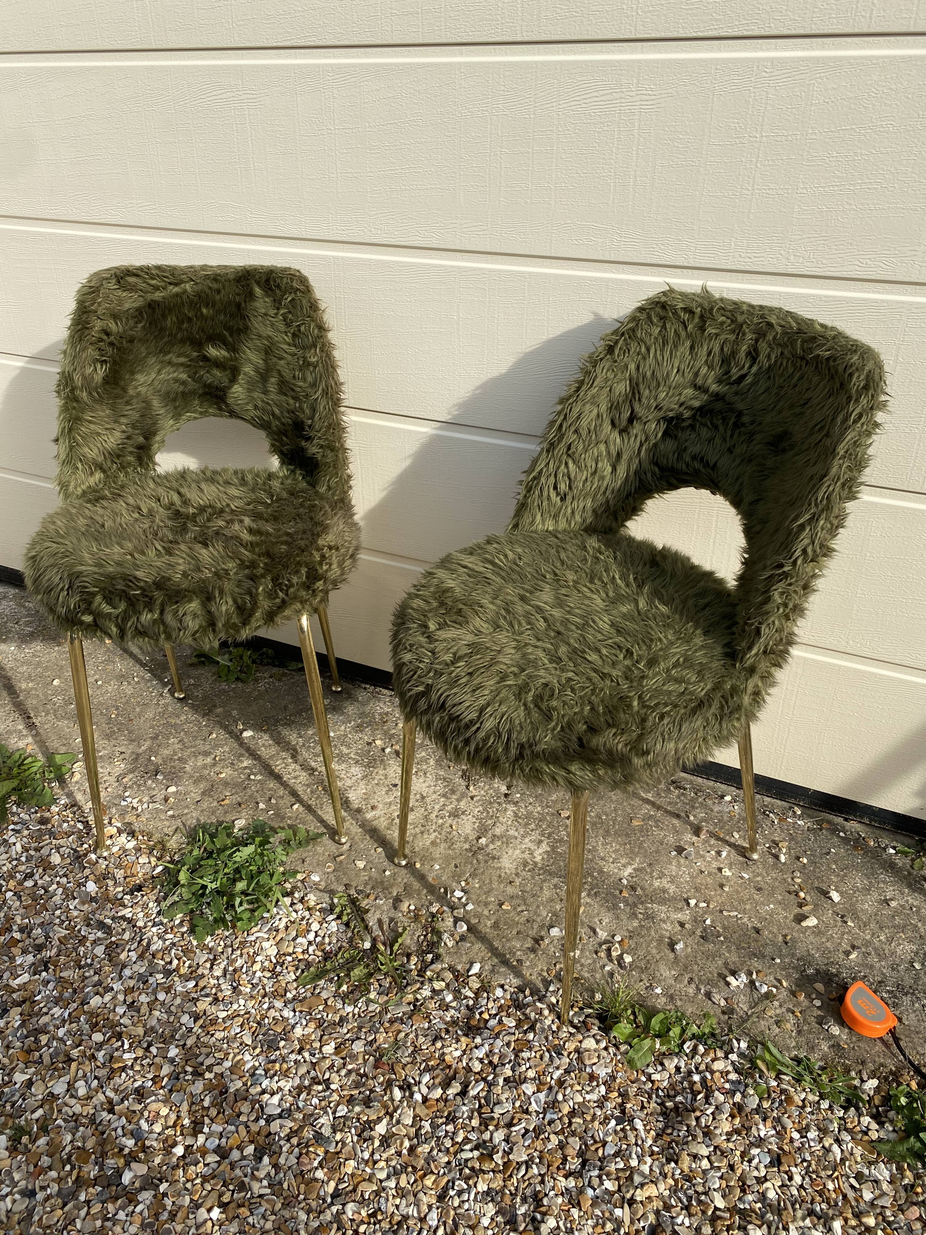 Ensemble de 2 chaises moumoute pieds dorés