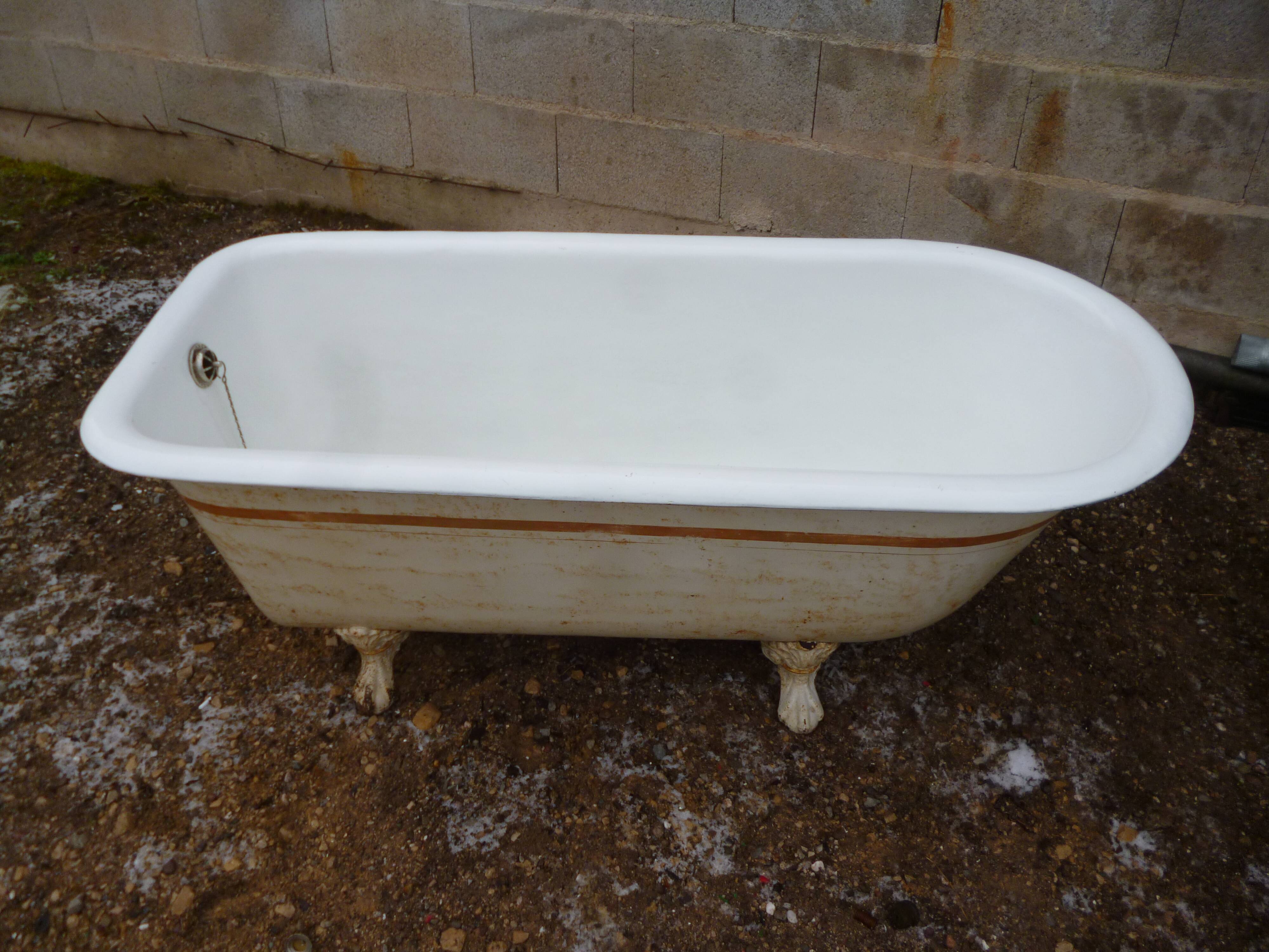Baignoire en fonte pieds en griffes d'aigle