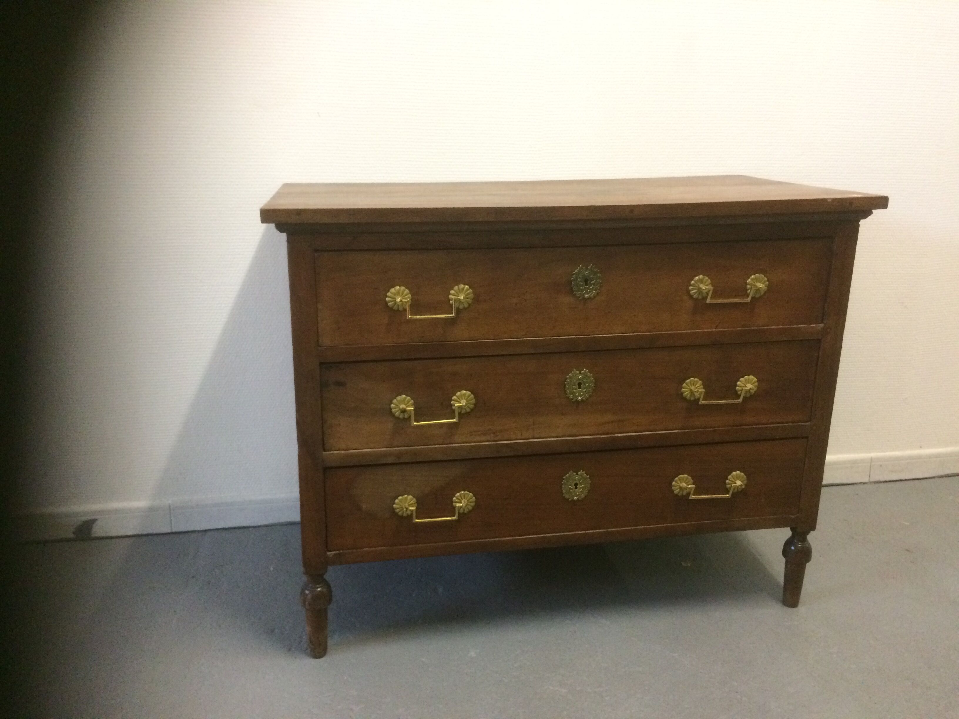 Chest of drawers