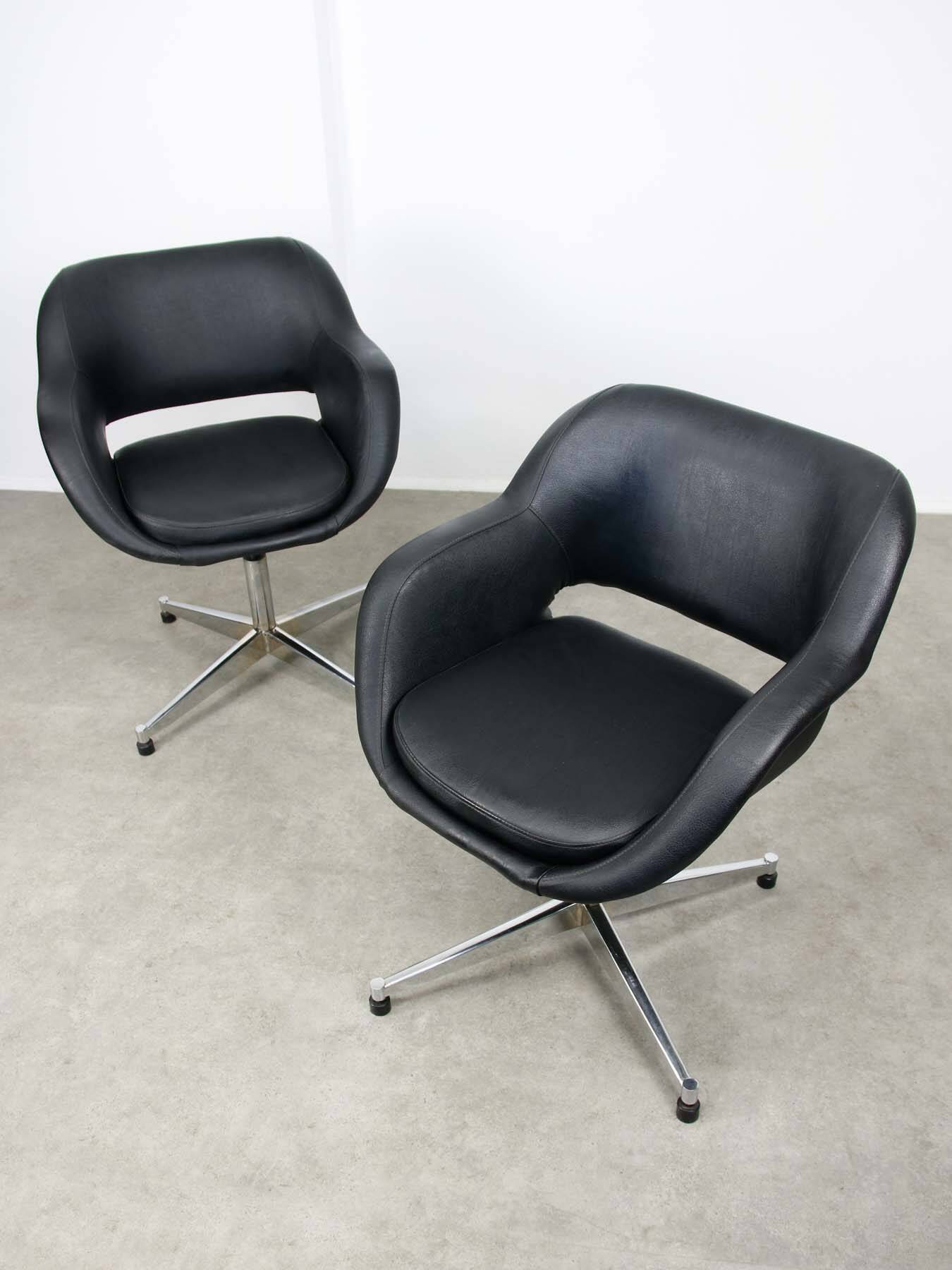 Chaise pivotante vintage en simili cuir noir italien et chrome
