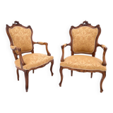 Une paire de fauteuils anciens, France, vers 1870.