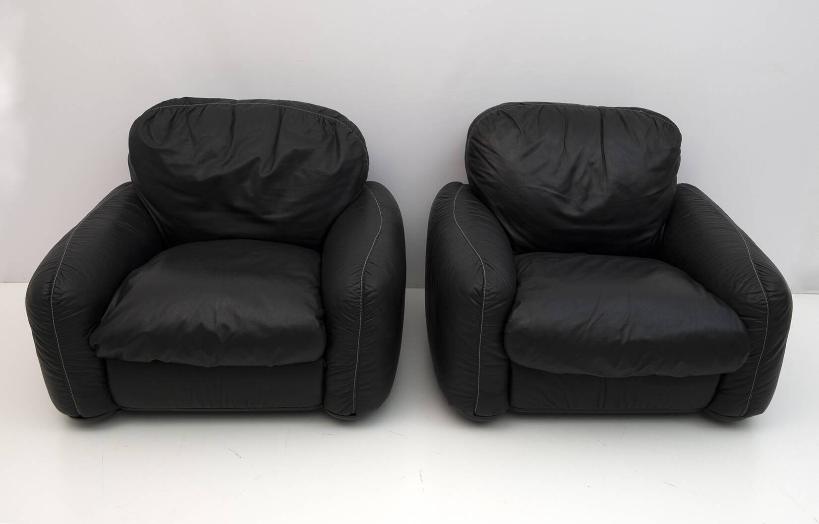 Pair of Piumotto Italian Leather Armchairs by Arrigo Arrighi for Busnelli,