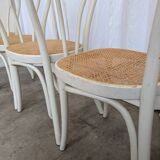 Ensemble de 6 chaises de salle à manger vintage de style Thonet : bois blanc et assise en cannage.