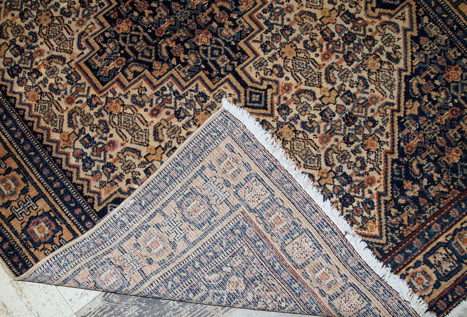 Handmade antique Persian Bibikabab rug 3.3' x 5.2' (100cm x 158cm) 1920s