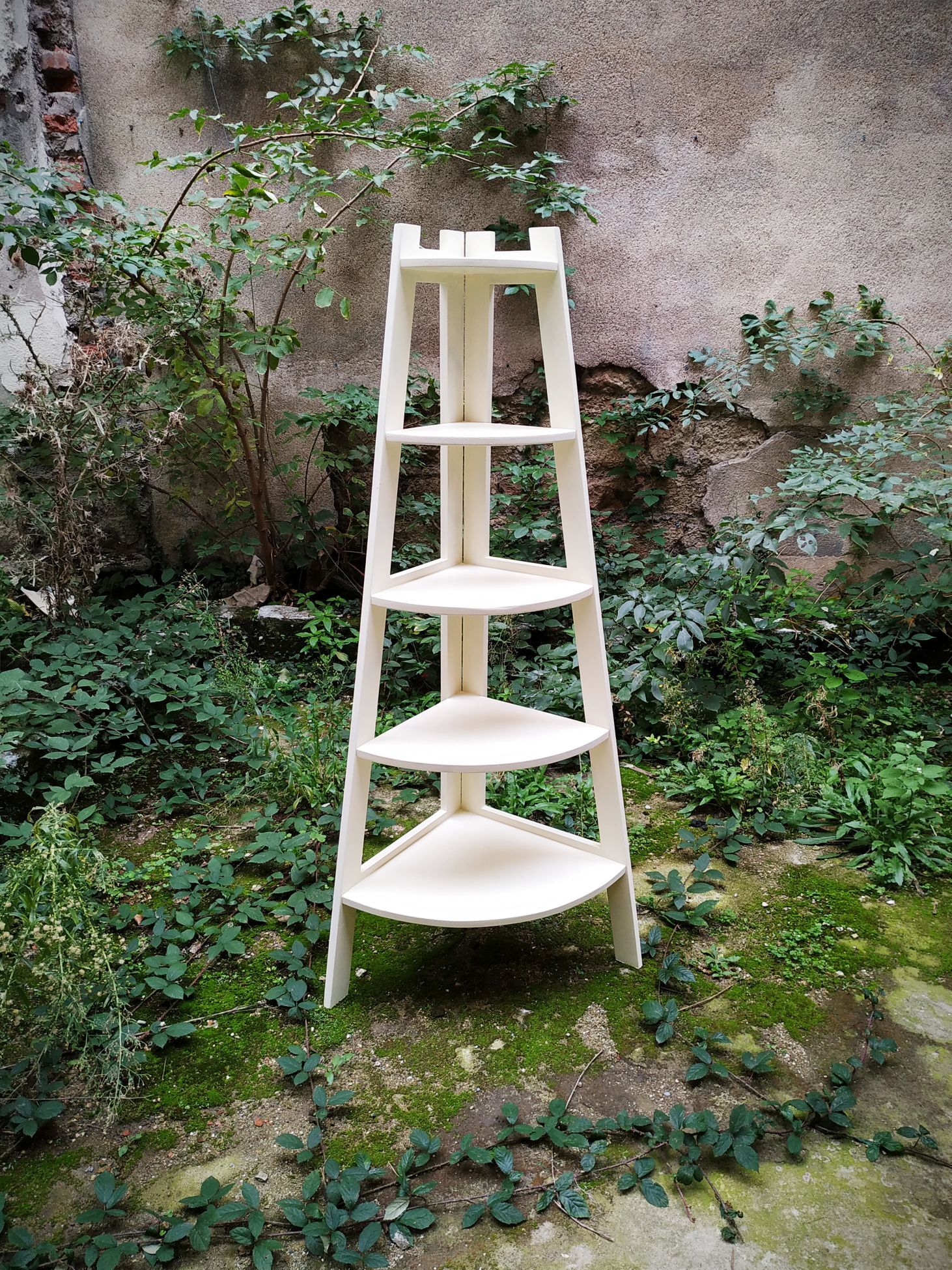 Vintage corner shelf