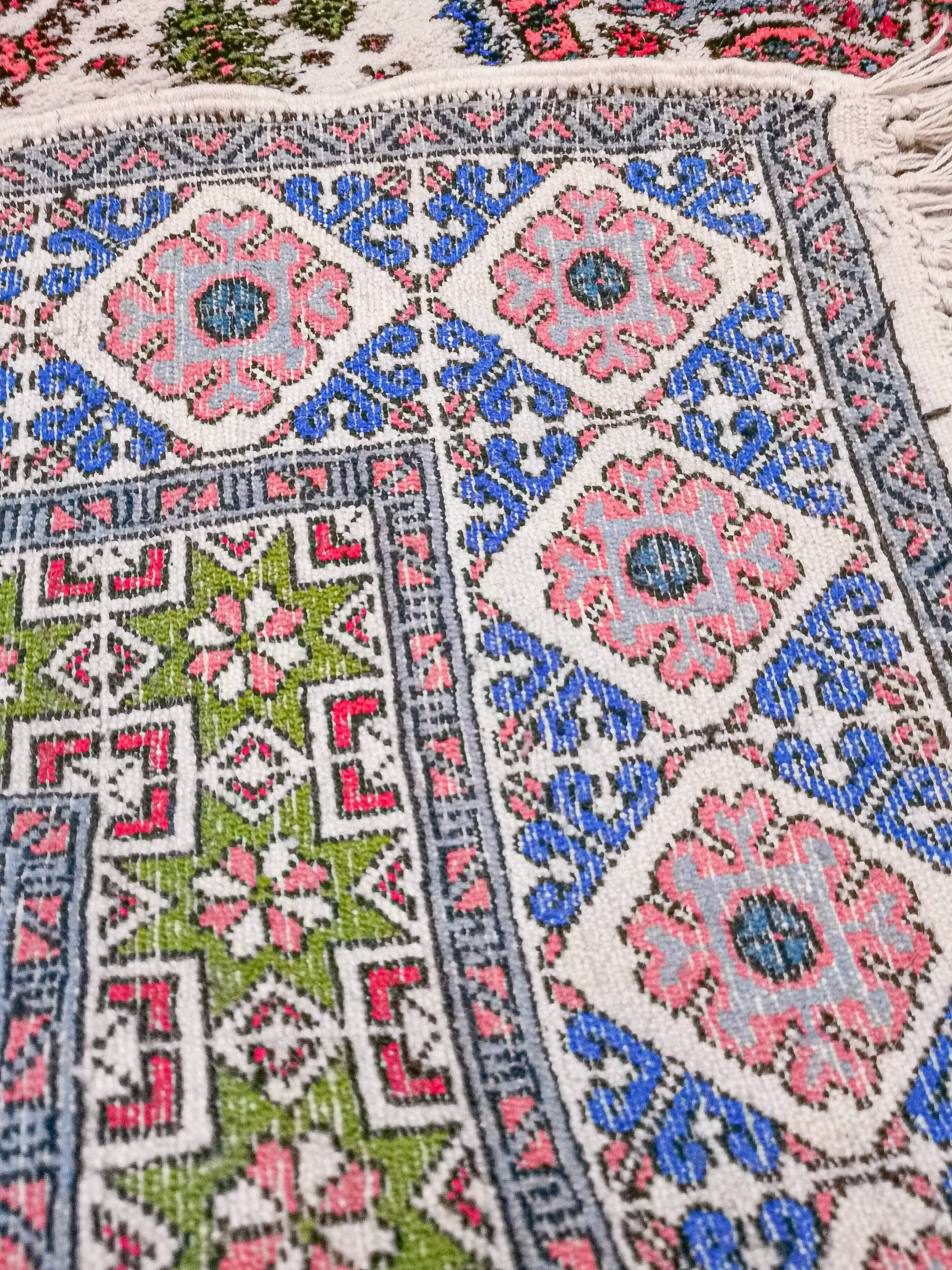 Handmade East carpet North Africa 307 x 208 cm