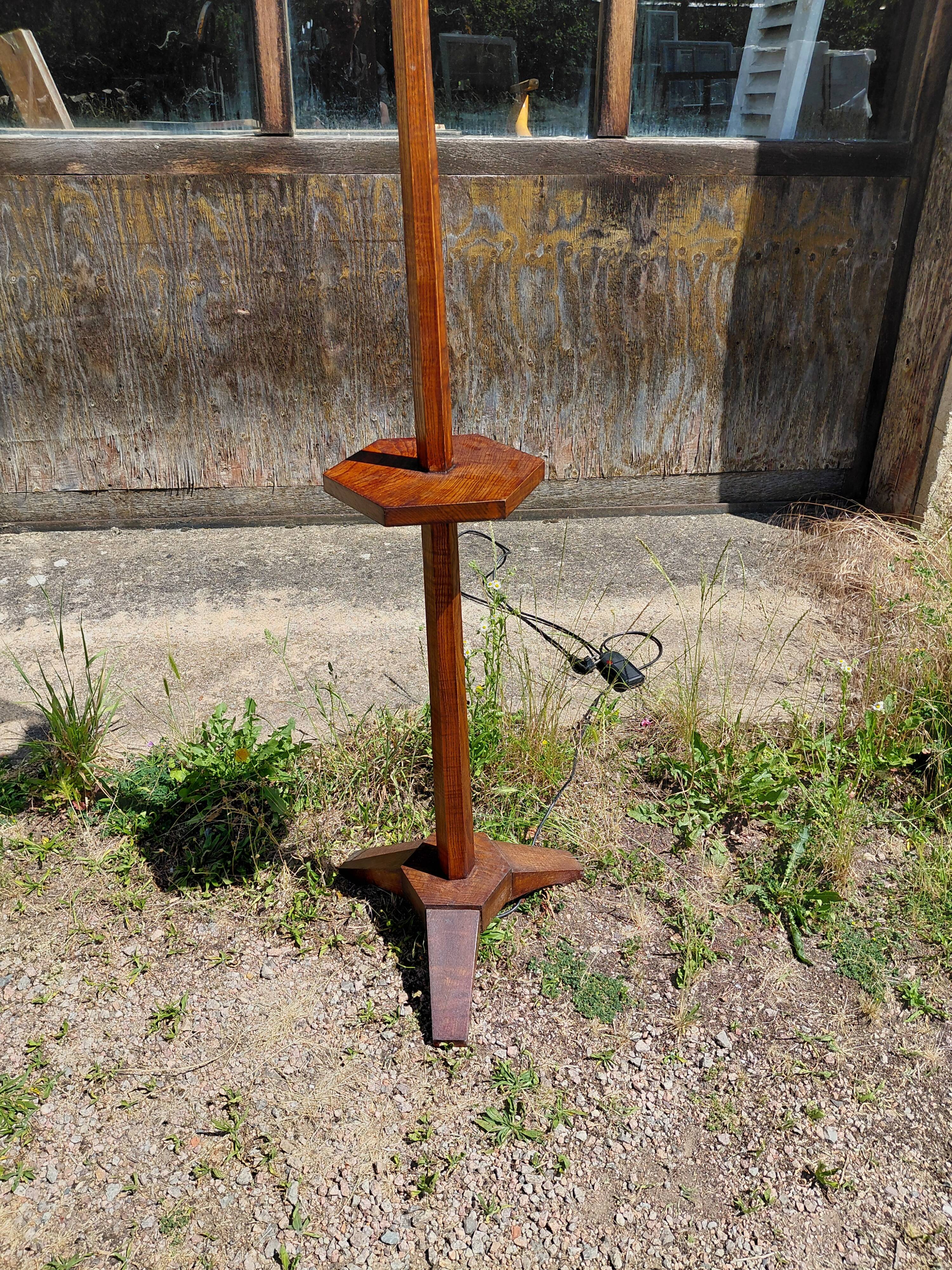 Lampadaire tripode Art Déco en teck