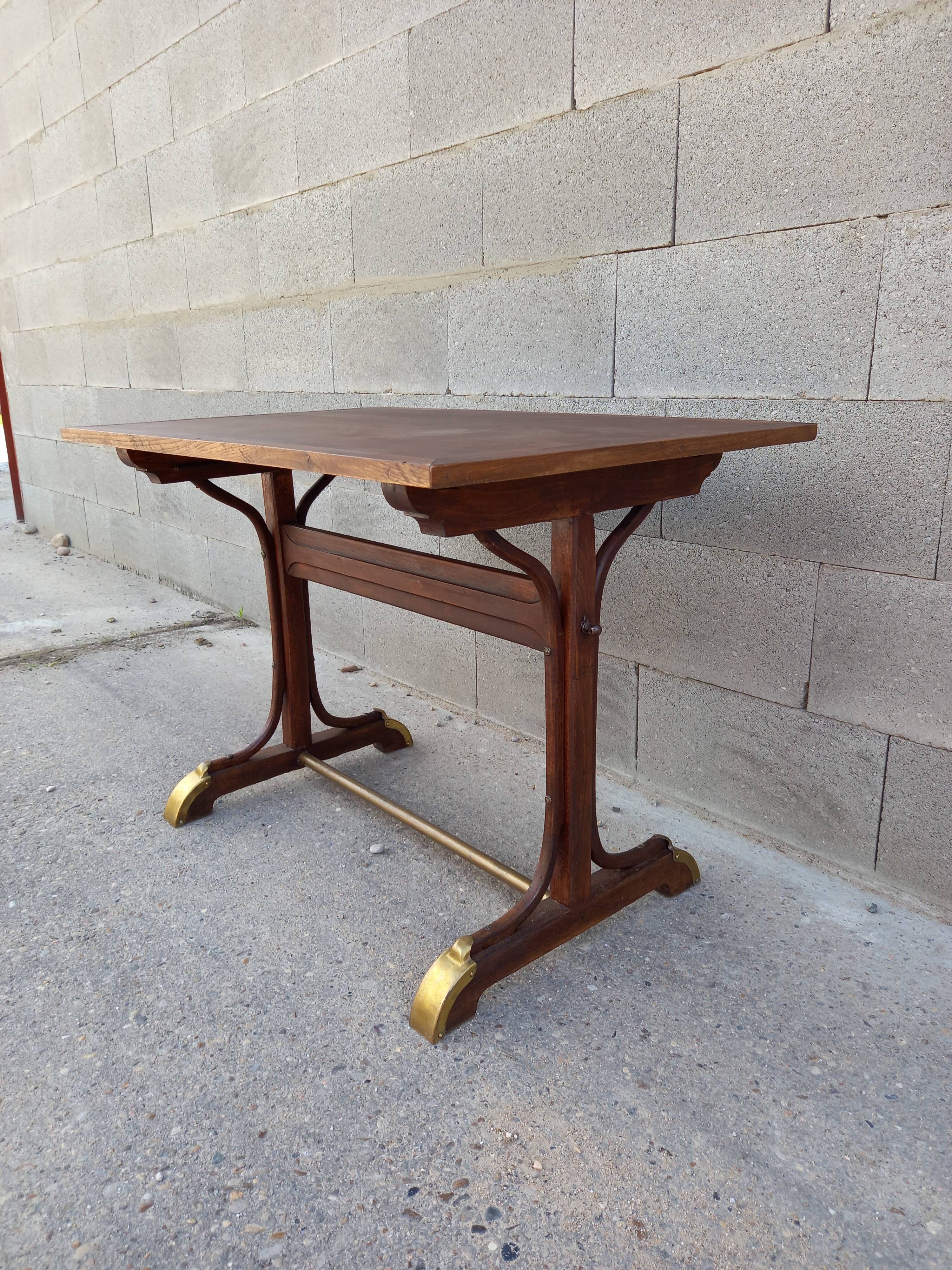 Table bistrot en bois courbé et laiton 1930