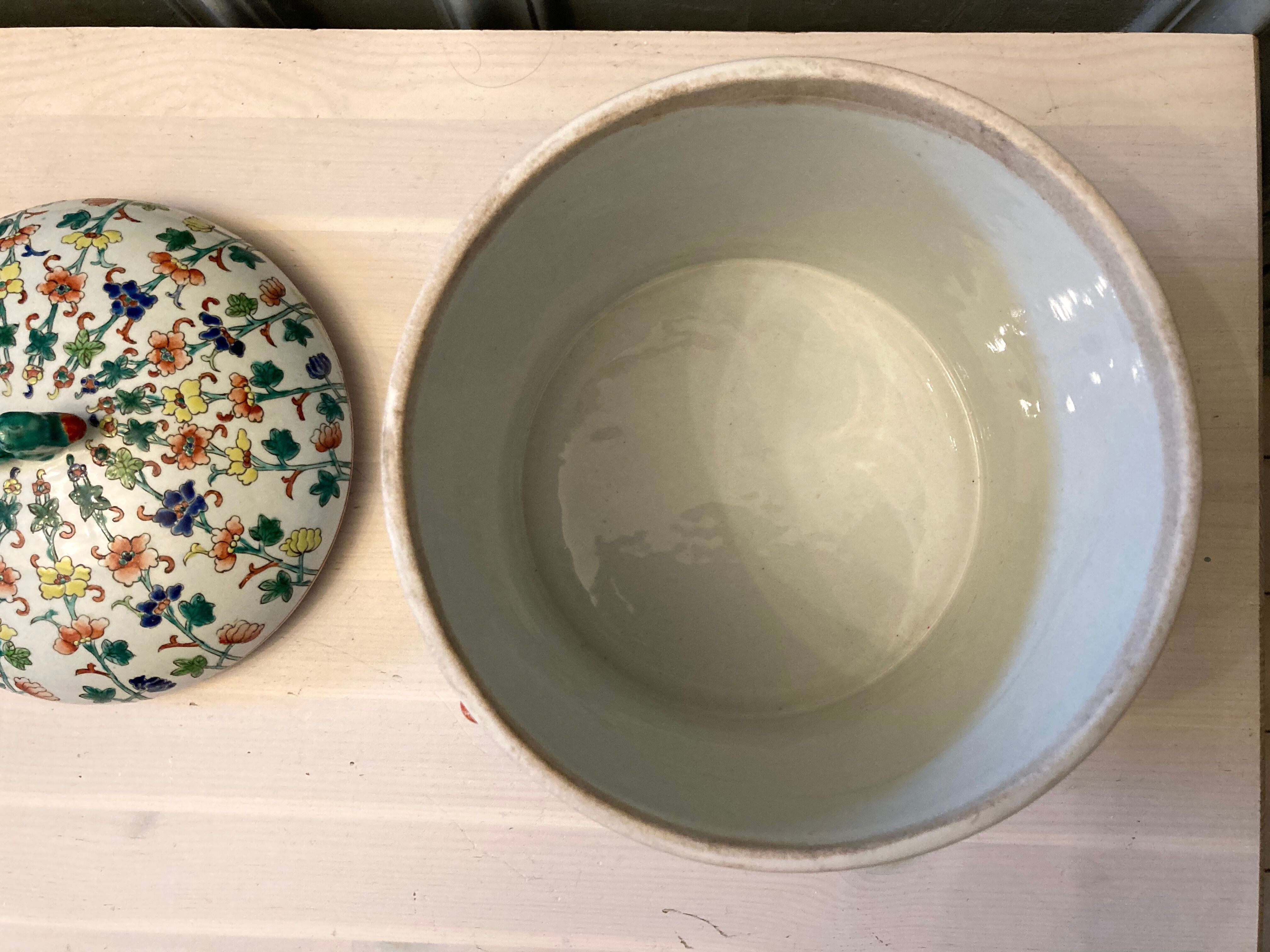 Old porcelain pot says ginger