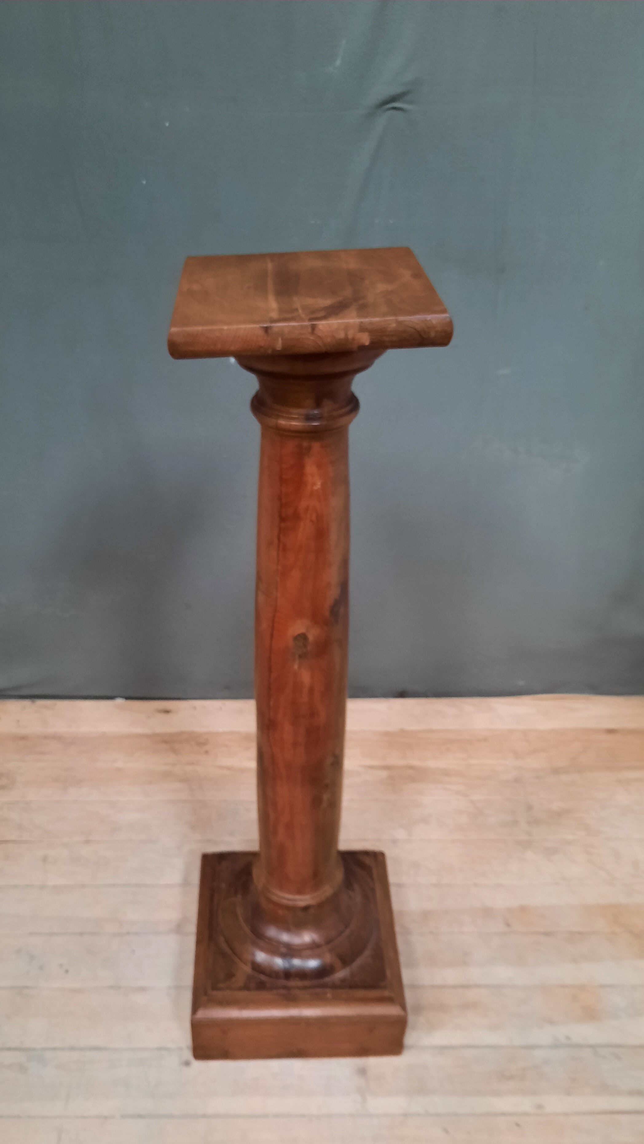 Cylindrical selette in solid wood