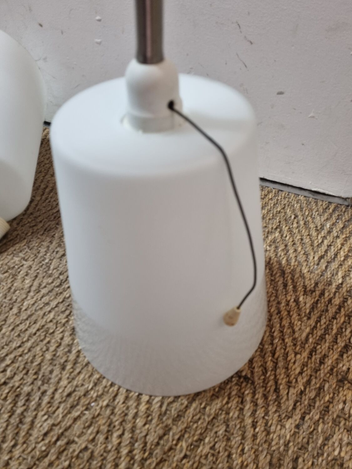 White opaline suspension