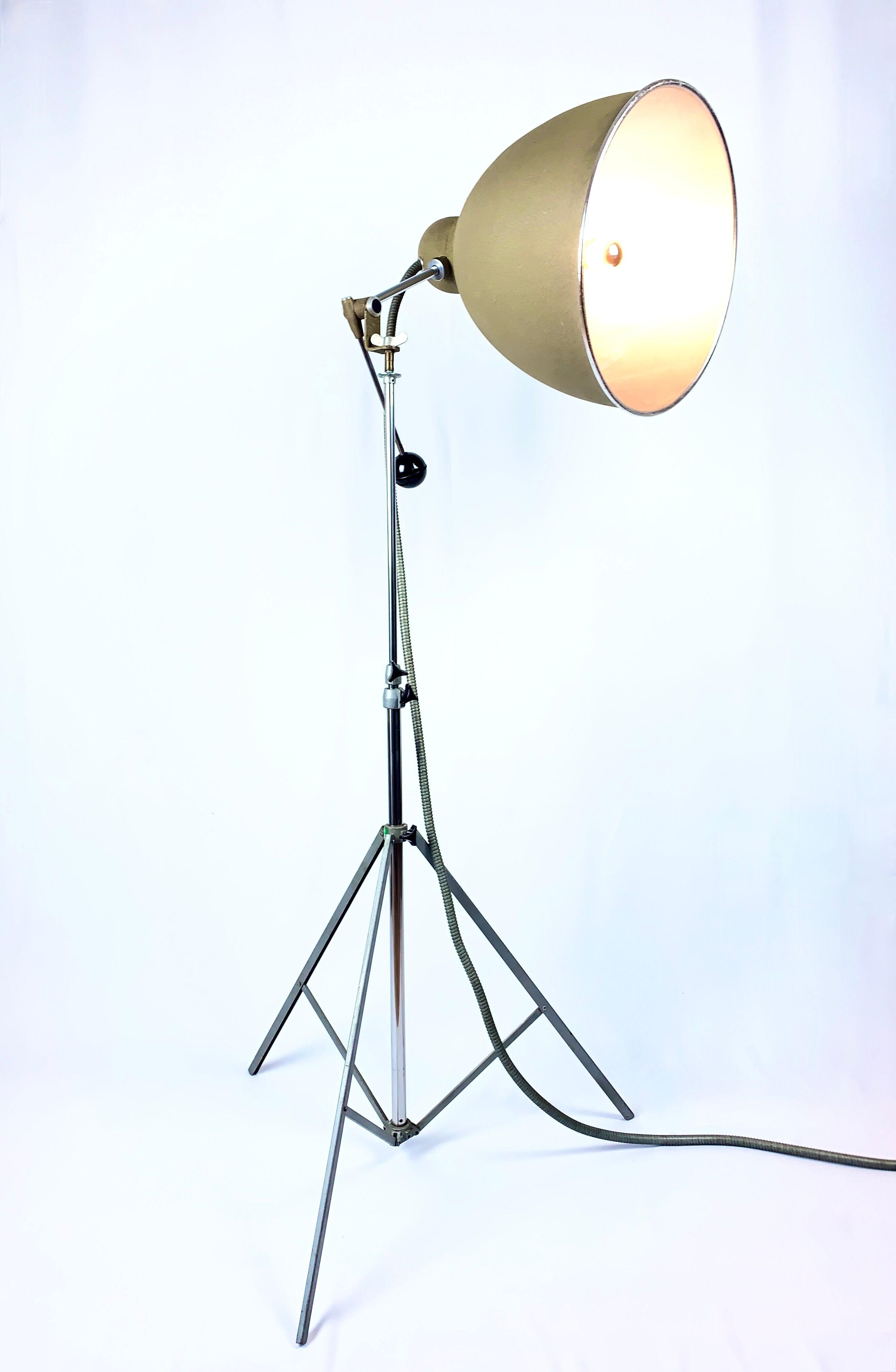 Floor lamp, old projector, flash photos