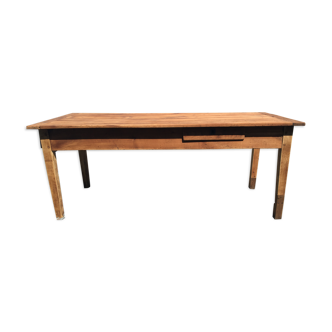 Farm table