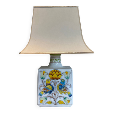 Lampe de table en faïence à décors d'oiseaux et de fleurs
