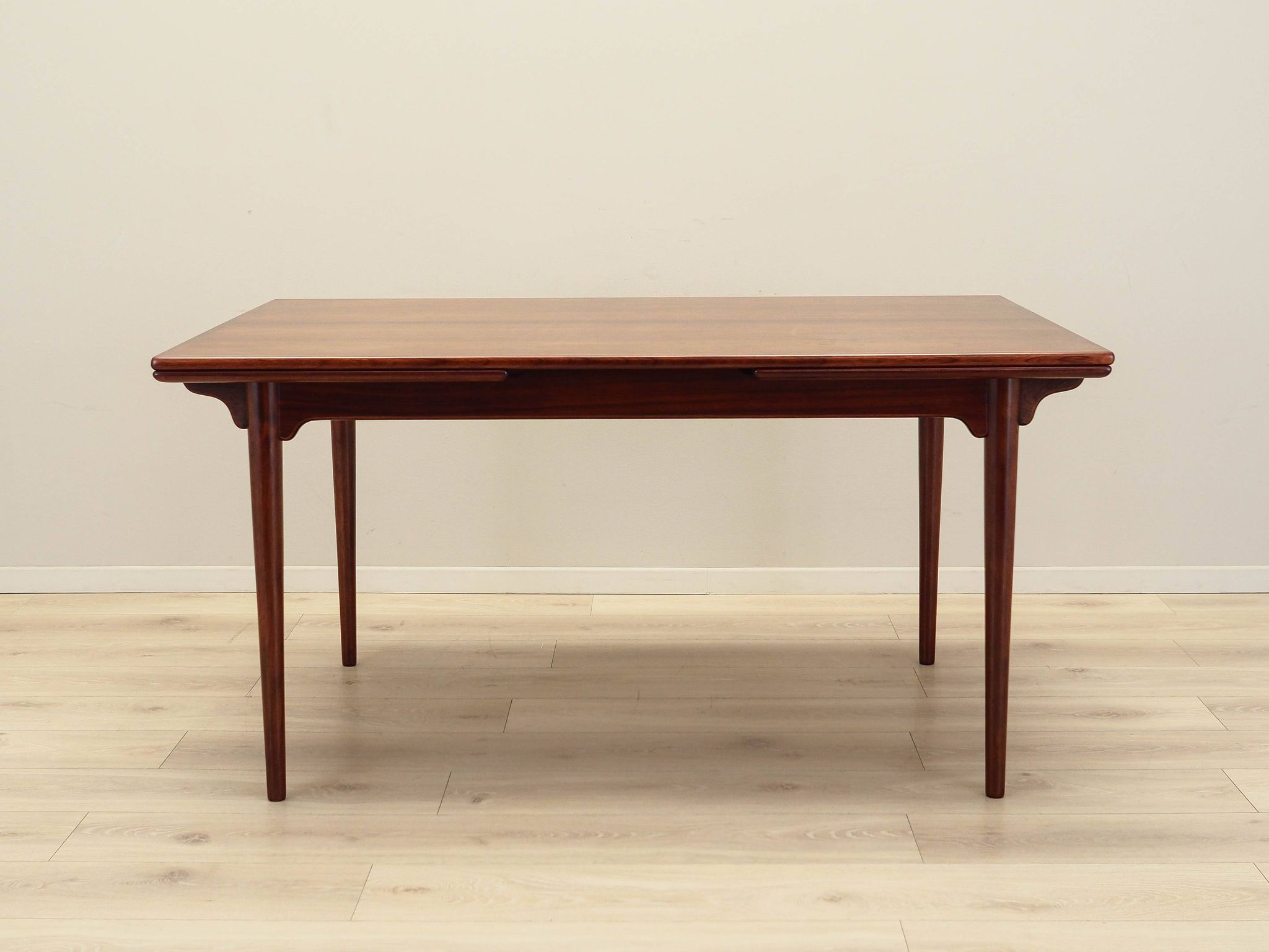 Table en palissandre, design danois, Omann Jun, designer : Gunni Omann