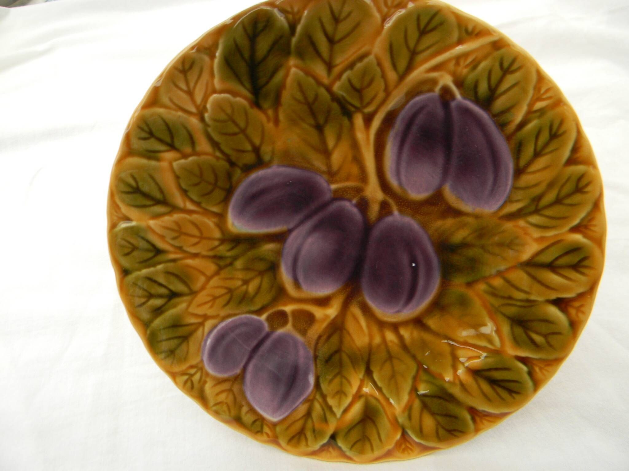 Set of 3 slip dessert plates. Fruit decor.