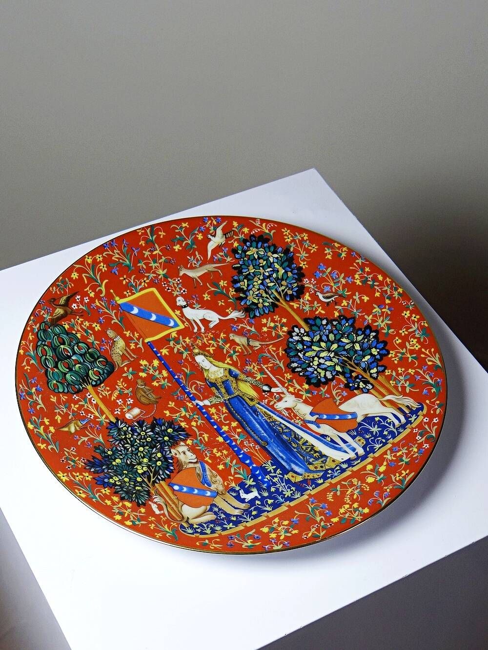 Collection plate Limoges Haviland "The Lady with the Unicorn", 1980 edition.