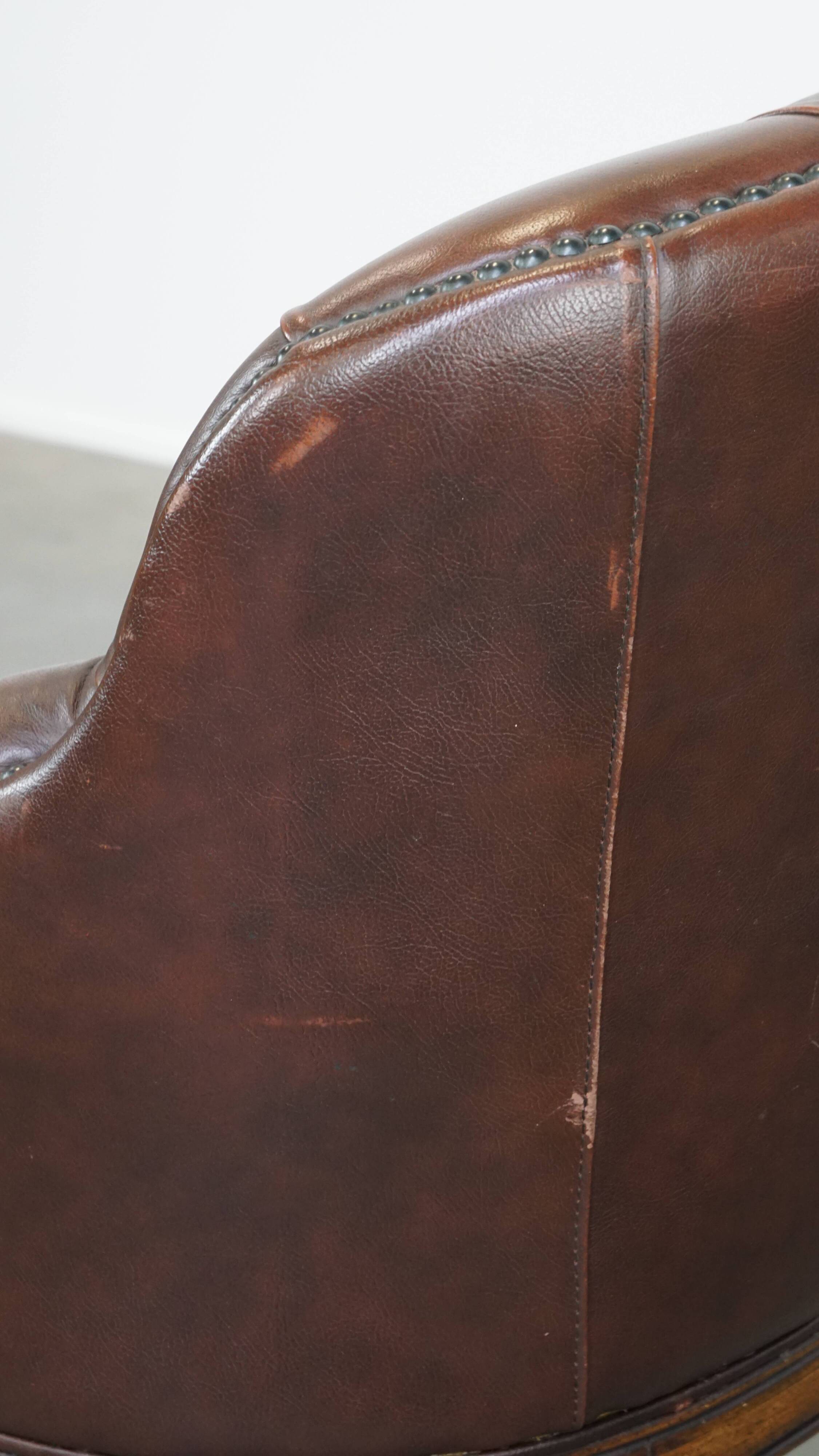 Fauteuil chesterfield anglais classique en cuir de vachette