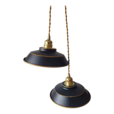 Duo of suspensions in enamelled sheet metal