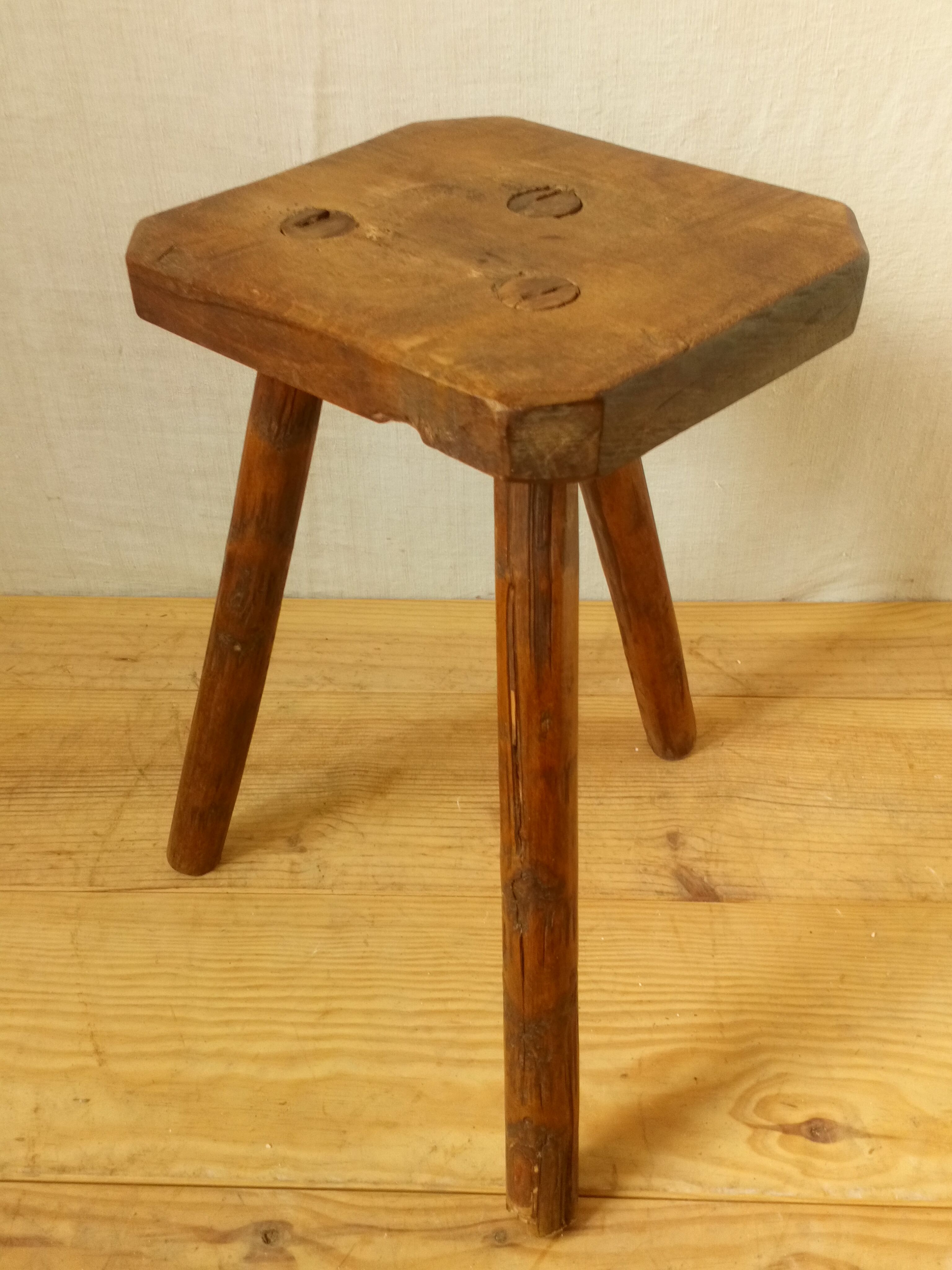 Tripod farm stool