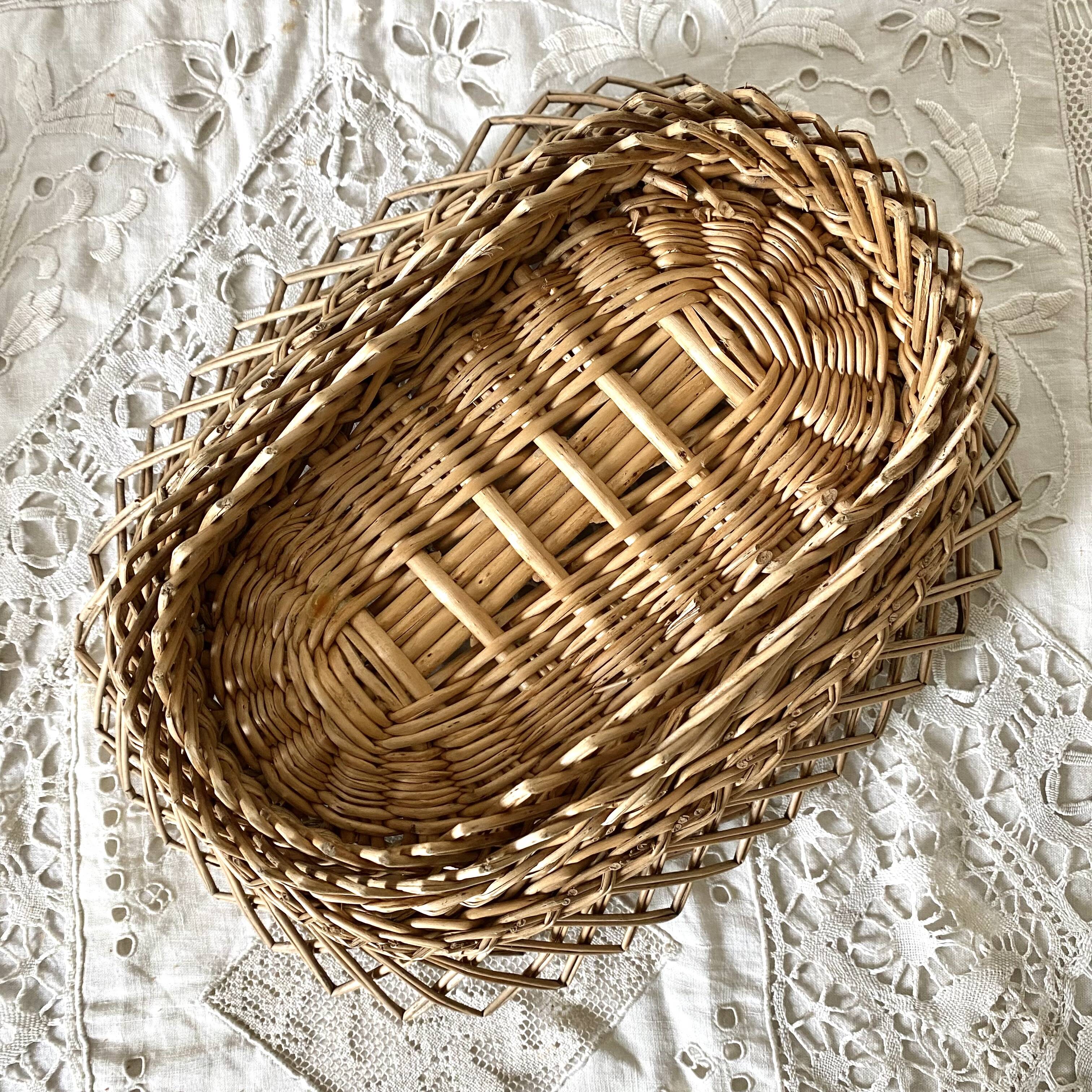 Woven wicker bread or fruit basket