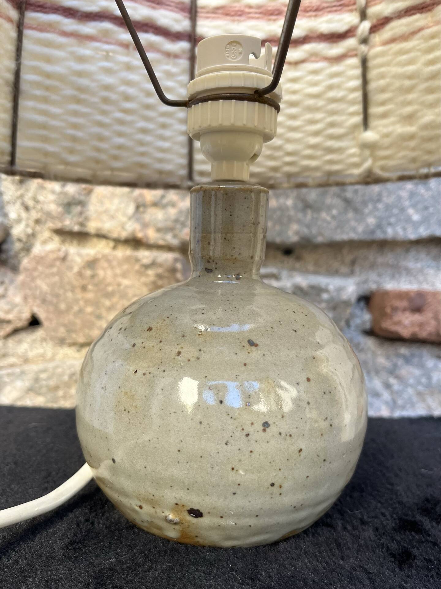 Lampe vintage en grès et abat-jour laine